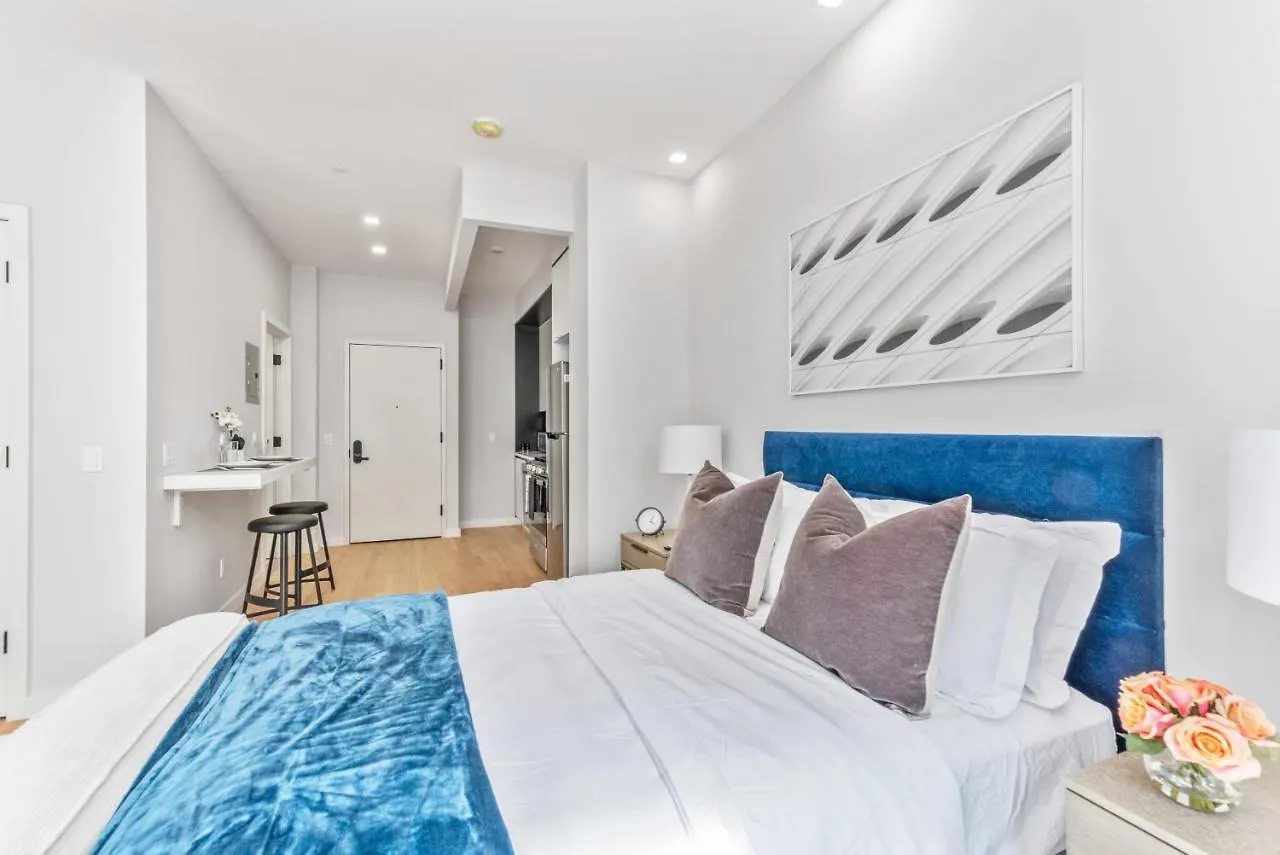 Maison Bella - Modern Studio W Charming Juliet Balcony Villa New York United States