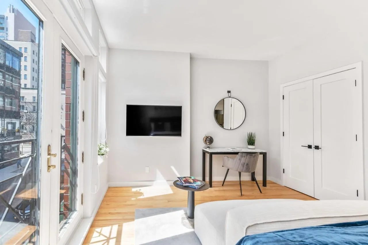 Holiday home Maison Bella - Modern Studio W Charming Juliet Balcony Villa New York
