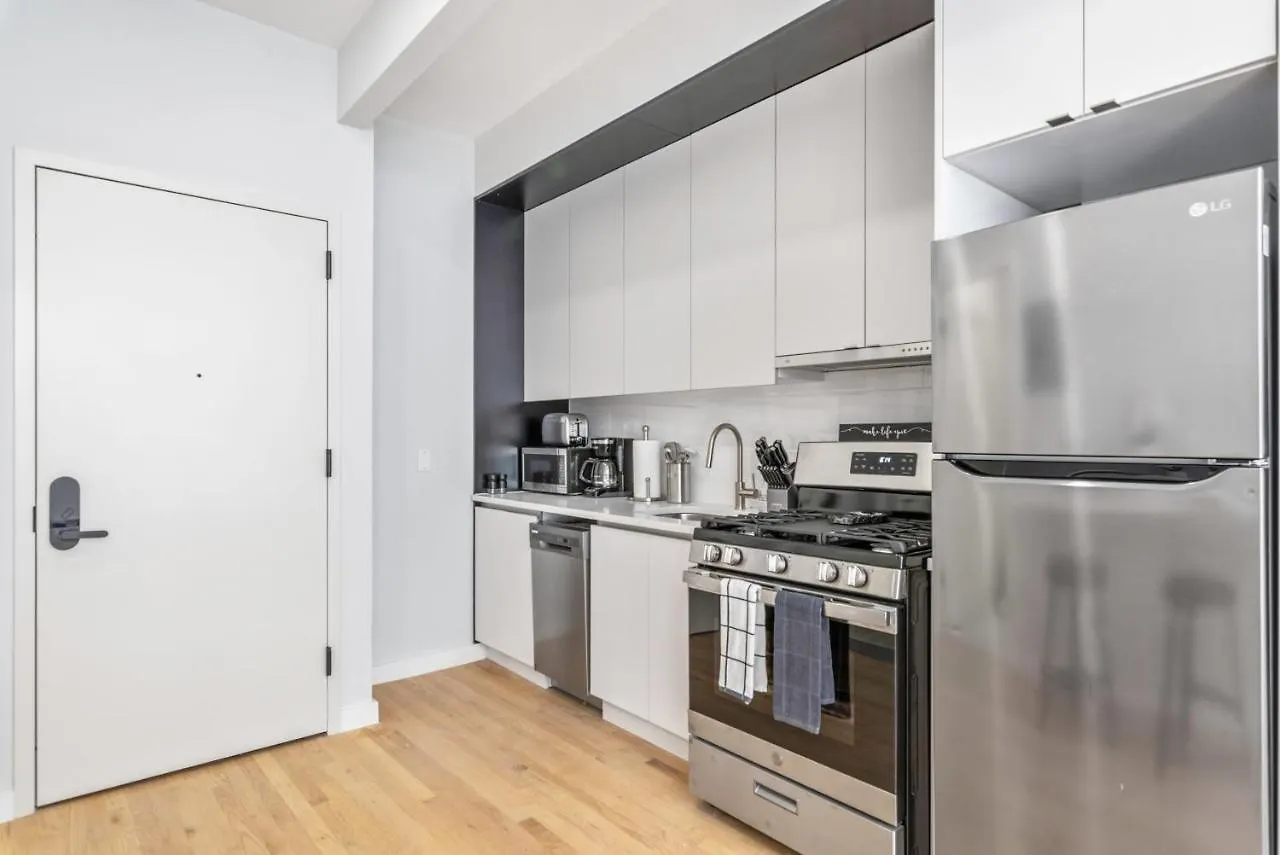 Maison Bella - Modern Studio W Charming Juliet Balcony Villa New York 0*,  United States