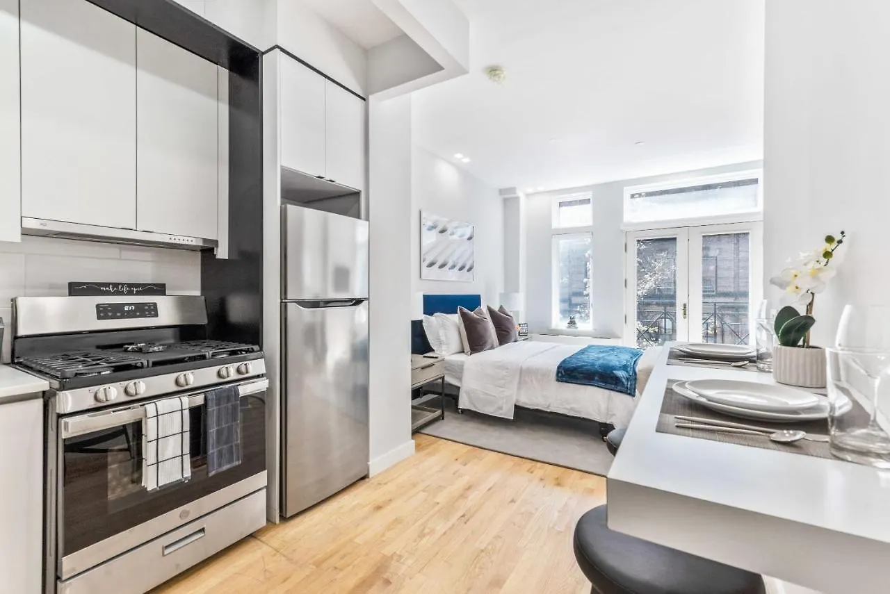 Maison Bella - Modern Studio W Charming Juliet Balcony Villa New York Holiday home