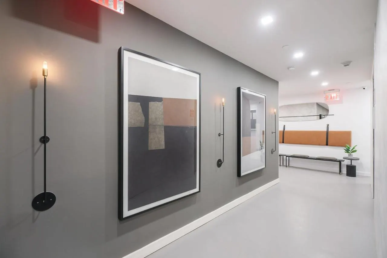 Maison Bella - Modern Studio W Charming Juliet Balcony Villa New York