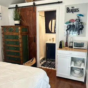 Adorable 1 Bedroom Apartment
